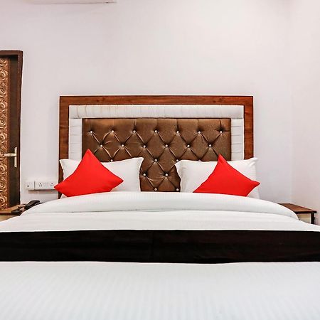 Hotel Capital O 76792 Golden Stone Ghaziabad Esterno foto