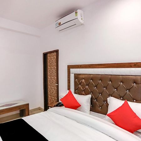 Hotel Capital O 76792 Golden Stone Ghaziabad Esterno foto