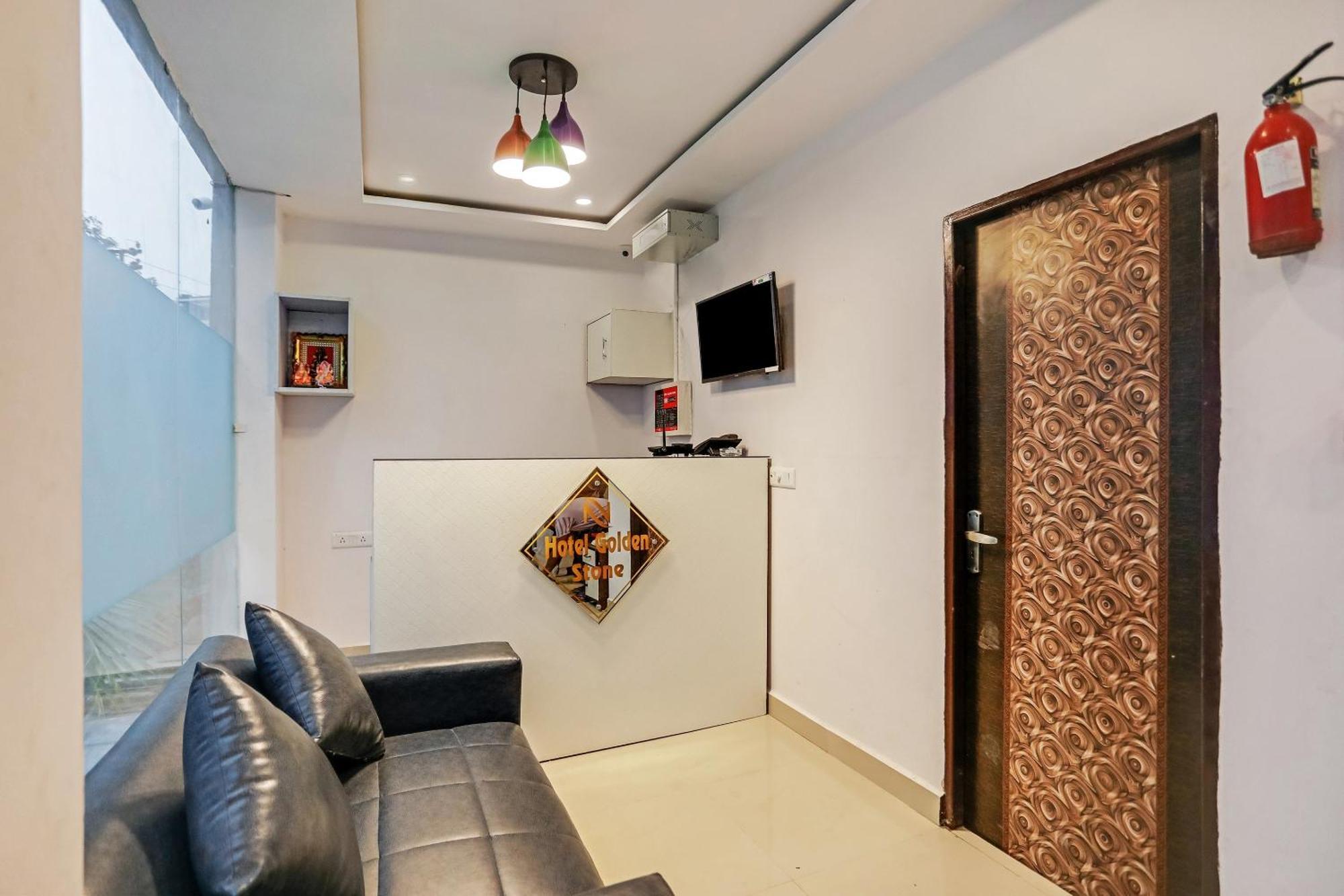 Hotel Capital O 76792 Golden Stone Ghaziabad Esterno foto