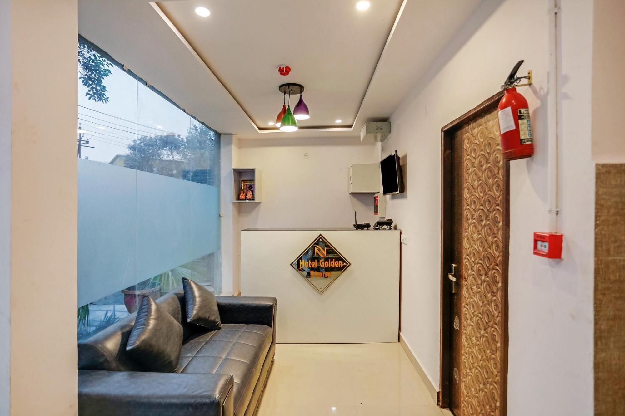 Hotel Capital O 76792 Golden Stone Ghaziabad Esterno foto