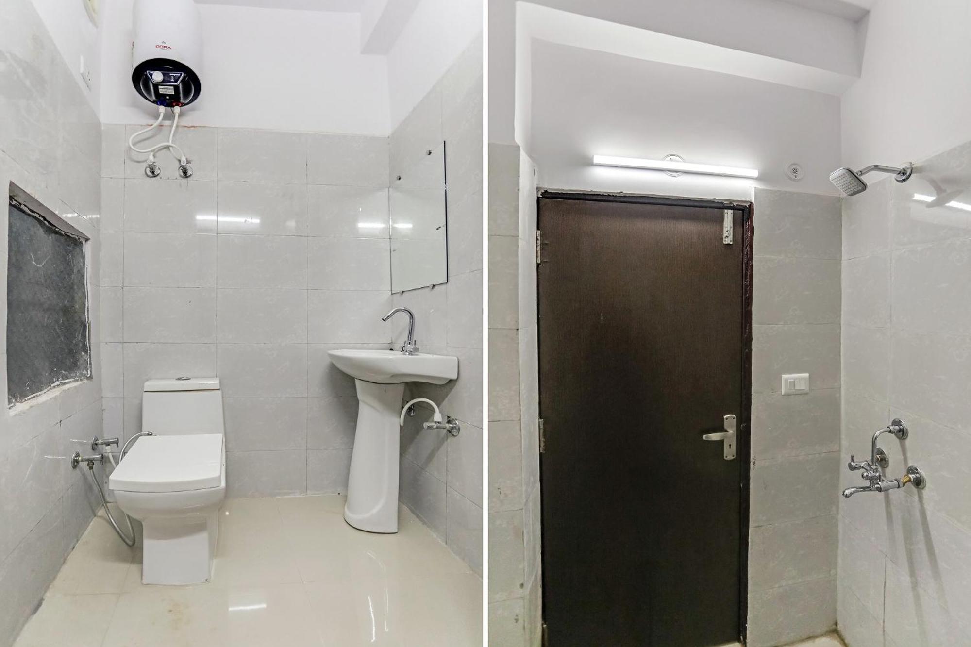 Hotel Capital O 76792 Golden Stone Ghaziabad Esterno foto
